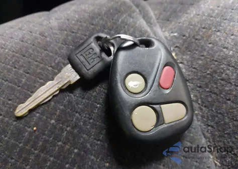 2000 Pontiac Grand Prix Gt z USA, uszkodzony, nr VIN 1G2WP52K1YF190986